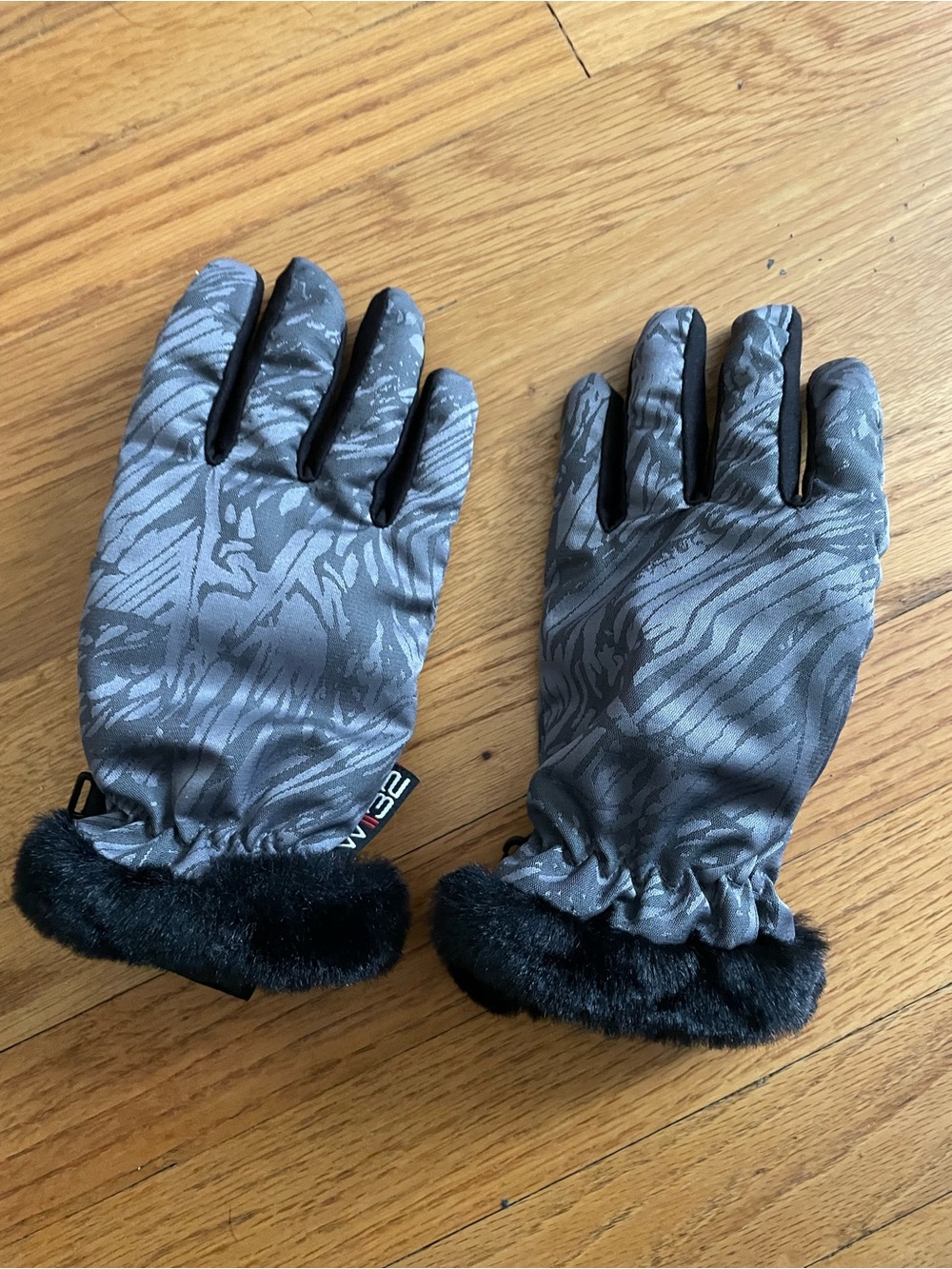 Gray Patterned Winter Gloves with Faux Fur Cuff